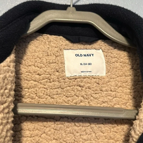 Gap kids coat like new size is 14 to 16 XL - Picture 2 of 3